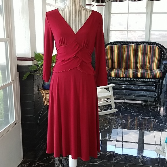 Deep red long sleeved dress - Picture 1 of 3